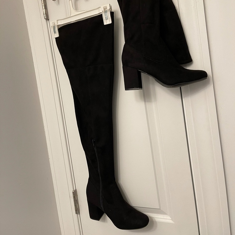Women’s Thigh high size 8 black boots